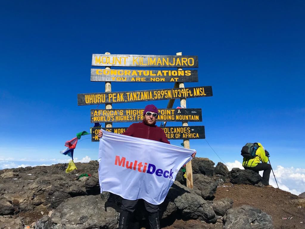 Флаг MultiDeck покорил Килиманджаро